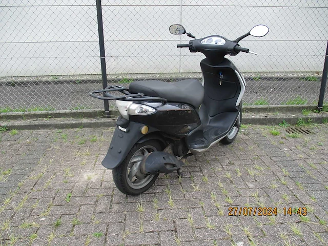 Piaggio fly 125 - motorscooter - 4 tact - motorfiets - afbeelding 6 van  9