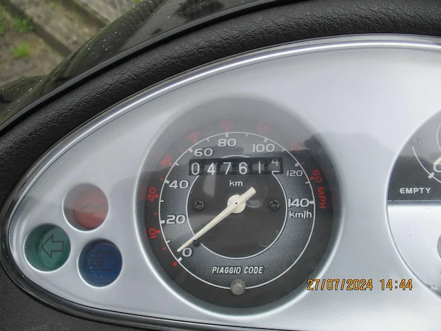 Piaggio fly 125 - motorscooter - 4 tact - motorfiets - afbeelding 9 van  9