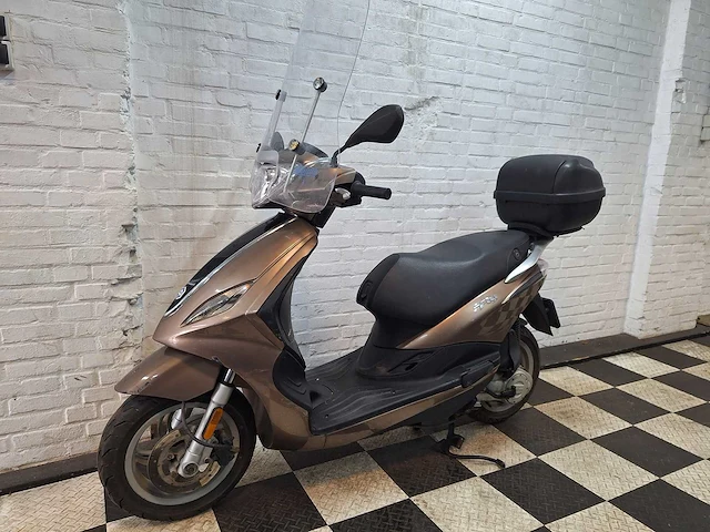Piaggio fly 25 km snorscooter 4takt - afbeelding 2 van  7