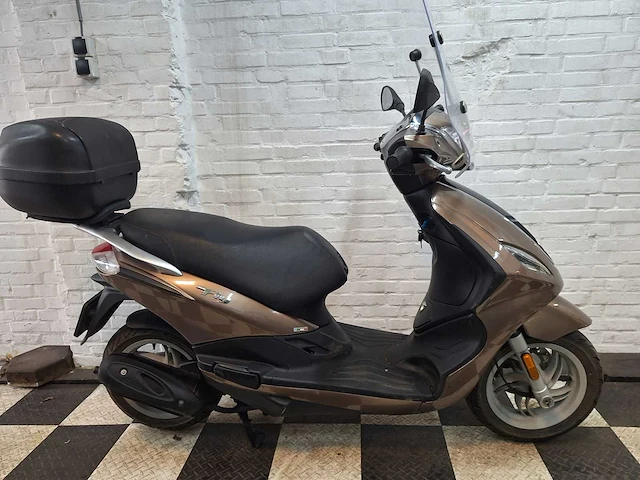Piaggio fly 25 km snorscooter 4takt - afbeelding 6 van  7