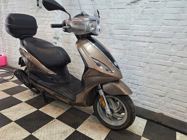 Piaggio fly 25 km snorscooter 4takt - afbeelding 7 van  7