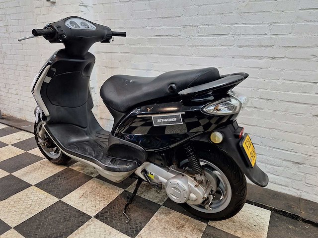 Piaggio fly 45 km bromscooter 2takt - afbeelding 3 van  7