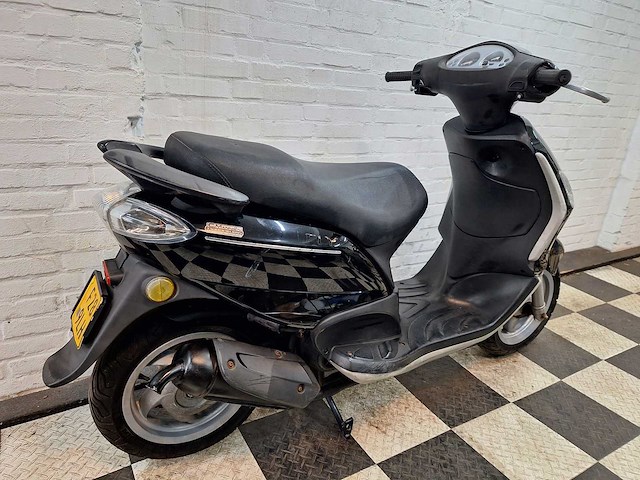 Piaggio fly 45 km bromscooter 2takt - afbeelding 5 van  7