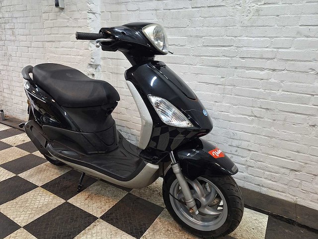 Piaggio fly 45 km bromscooter 2takt - afbeelding 7 van  7