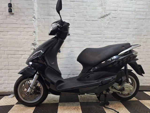 Piaggio fly 45 km bromscooter 4takt - afbeelding 1 van  7