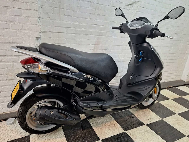 Piaggio fly 45 km bromscooter 4takt - afbeelding 5 van  7