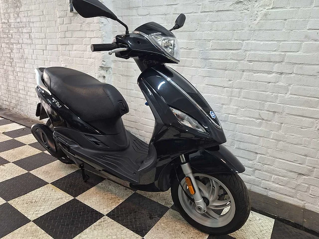 Piaggio fly 45 km bromscooter 4takt - afbeelding 7 van  7