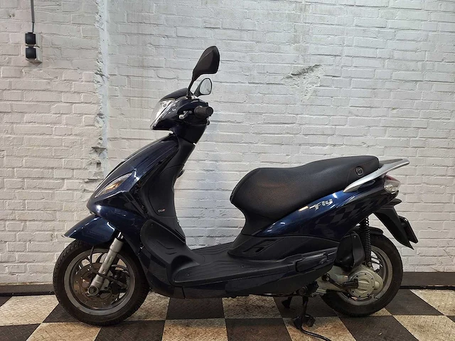 Piaggio fly 45 km bromscooter 4takt - afbeelding 1 van  7