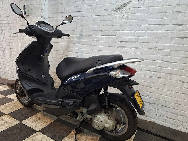 Piaggio fly 45 km bromscooter 4takt - afbeelding 3 van  7