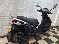 Piaggio fly 45 km bromscooter 4takt - afbeelding 5 van  7