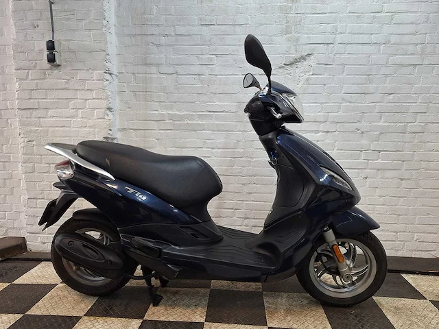 Piaggio fly 45 km bromscooter 4takt - afbeelding 6 van  7