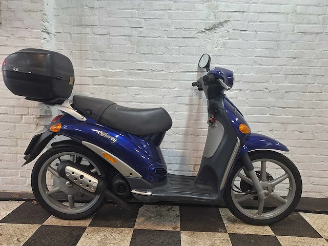 Piaggio liberty 45 km bromscooter 2takt - afbeelding 6 van  7