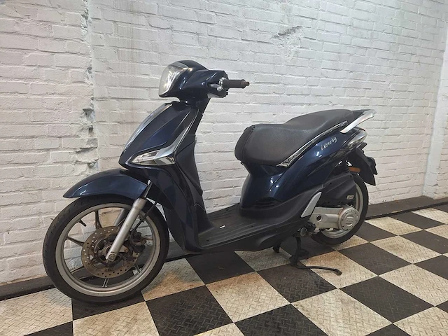 Piaggio liberty 45 km bromscooter 4takt - afbeelding 2 van  7