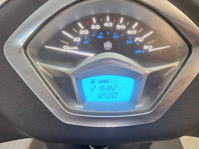 Piaggio liberty 45 km bromscooter 4takt - afbeelding 4 van  7