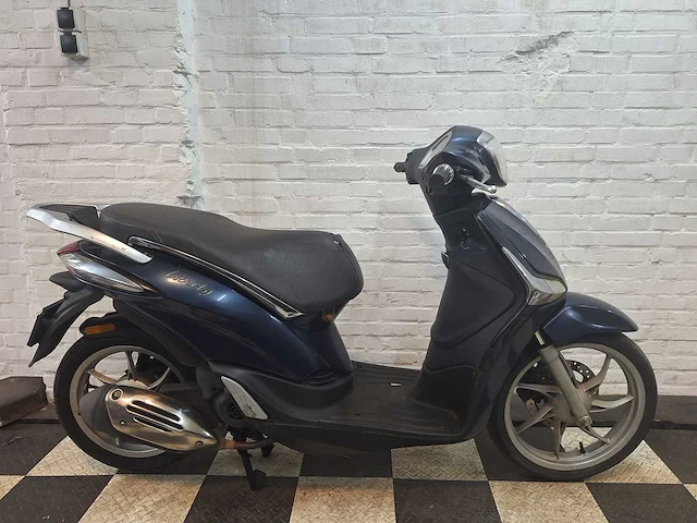 Piaggio liberty 45 km bromscooter 4takt - afbeelding 5 van  7