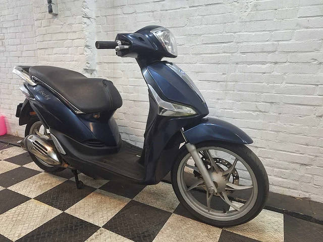 Piaggio liberty 45 km bromscooter 4takt - afbeelding 6 van  7