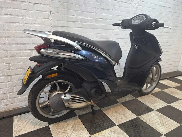 Piaggio liberty 45 km bromscooter 4takt - afbeelding 7 van  7