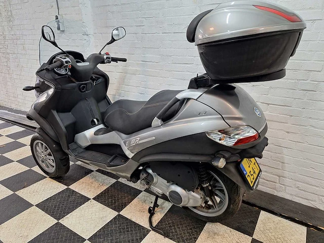 Piaggio m64 mp3 lt motorscooter - afbeelding 3 van  7