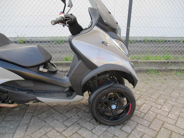 Piaggio mp3 - driewieler motorscooter - 350 abs/asr - motorfiets - afbeelding 2 van  17