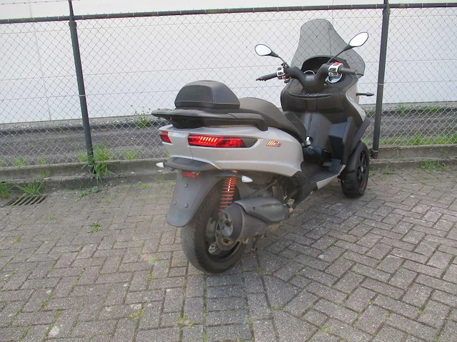 Piaggio mp3 - driewieler motorscooter - 350 abs/asr - motorfiets - afbeelding 4 van  17