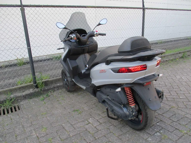 Piaggio mp3 - driewieler motorscooter - 350 abs/asr - motorfiets - afbeelding 7 van  17