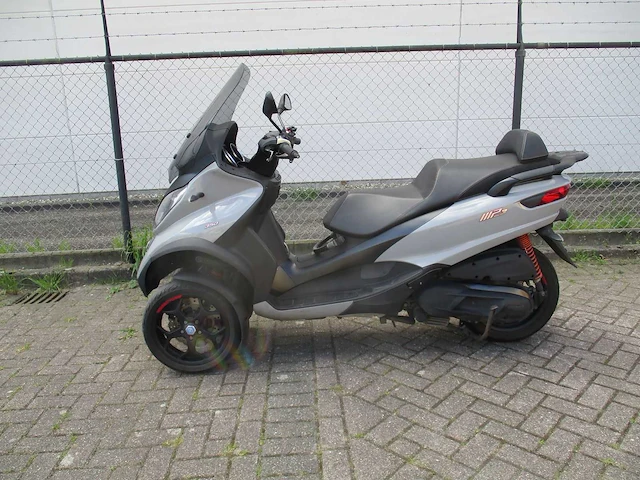 Piaggio mp3 - driewieler motorscooter - 350 abs/asr - motorfiets - afbeelding 1 van  17