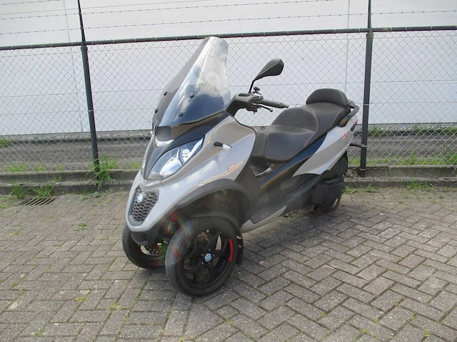Piaggio mp3 - driewieler motorscooter - 350 abs/asr - motorfiets - afbeelding 13 van  17