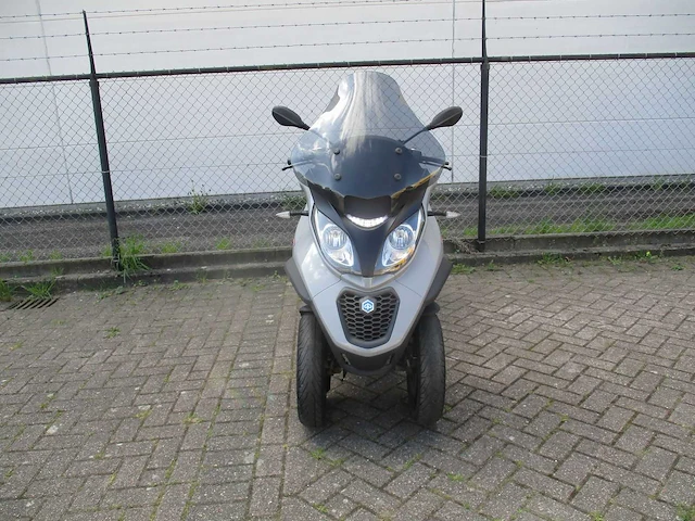 Piaggio mp3 - driewieler motorscooter - 350 abs/asr - motorfiets - afbeelding 14 van  17