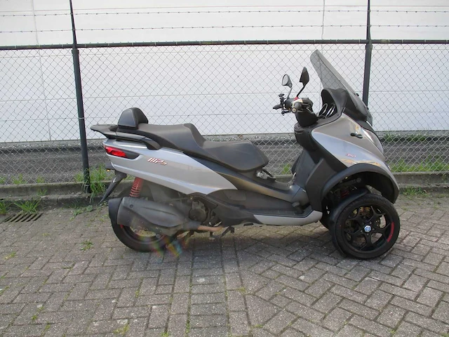 Piaggio mp3 - driewieler motorscooter - 350 abs/asr - motorfiets - afbeelding 17 van  17