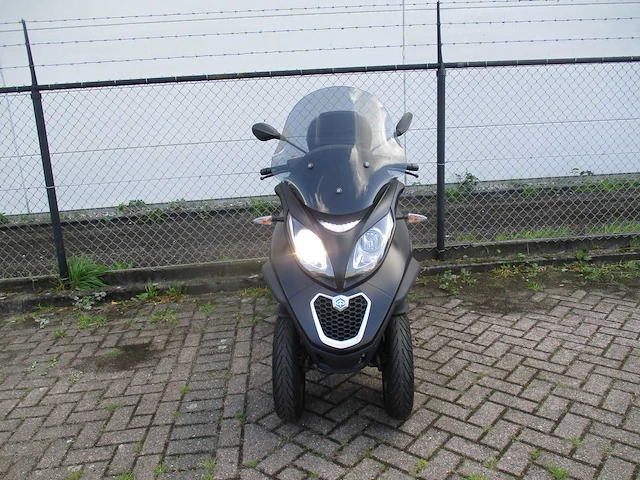 Piaggio mp3 - driewieler motorscooter - 500ie abs/asr - motorfiets - afbeelding 11 van  15