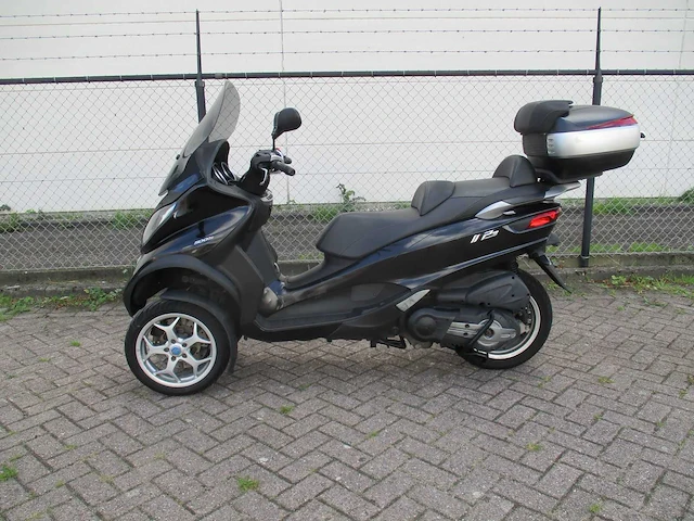 Piaggio mp3 - driewieler motorscooter - 500ie abs/asr - motorfiets - afbeelding 1 van  11