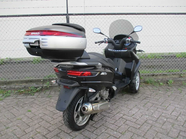Piaggio mp3 - driewieler motorscooter - 500ie abs/asr - motorfiets - afbeelding 9 van  11