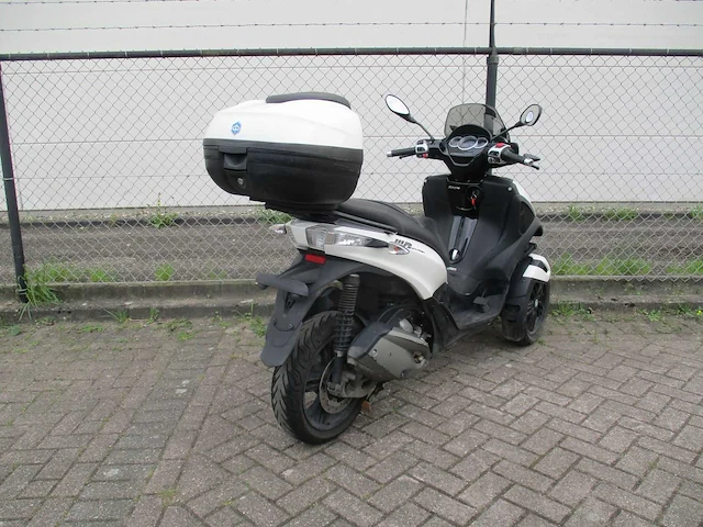 Piaggio mp3 - driewieler motorscooter - yourban 300 ie lt - motorfiets - afbeelding 10 van  12
