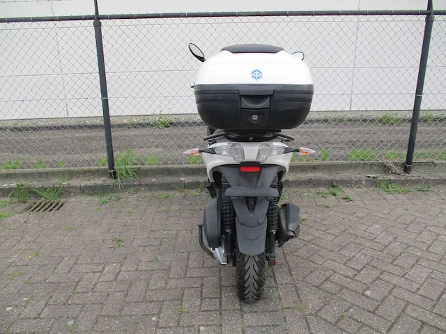 Piaggio mp3 - driewieler motorscooter - yourban 300 ie lt - motorfiets - afbeelding 11 van  12