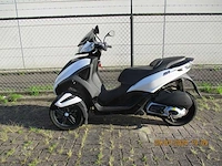 Piaggio mp3 300ie yourban rl - motorscooter driewieler - liquid cooled - motorfiets - afbeelding 1 van  11