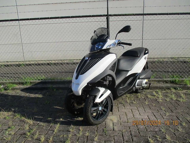 Piaggio mp3 300ie yourban rl - motorscooter driewieler - liquid cooled - motorfiets - afbeelding 4 van  11