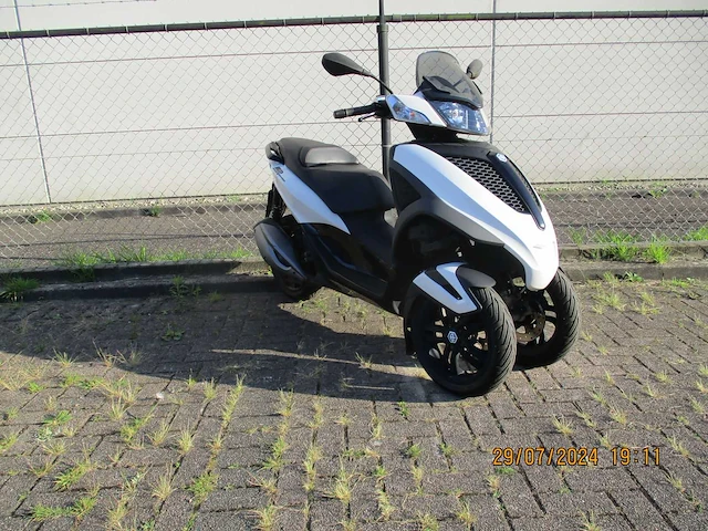 Piaggio mp3 300ie yourban rl - motorscooter driewieler - liquid cooled - motorfiets - afbeelding 7 van  11