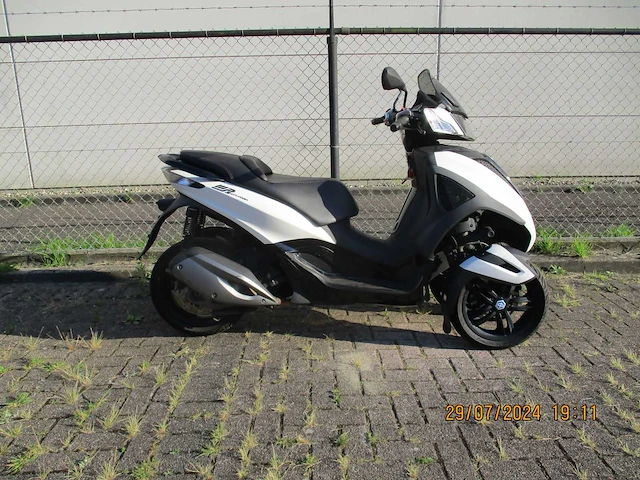 Piaggio mp3 300ie yourban rl - motorscooter driewieler - liquid cooled - motorfiets - afbeelding 8 van  11