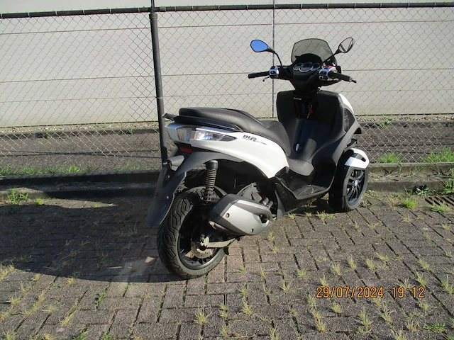 Piaggio mp3 300ie yourban rl - motorscooter driewieler - liquid cooled - motorfiets - afbeelding 9 van  11