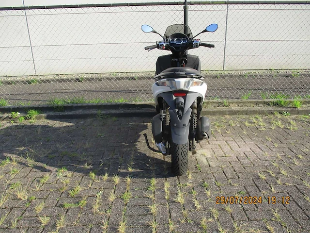 Piaggio mp3 300ie yourban rl - motorscooter driewieler - liquid cooled - motorfiets - afbeelding 10 van  11