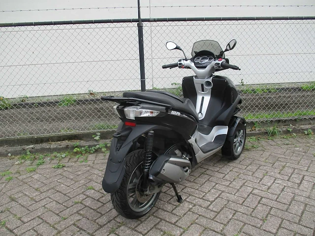 Piaggio mp3 yourban - driewieler motorscooter - rl 300ie - motorfiets - afbeelding 3 van  15