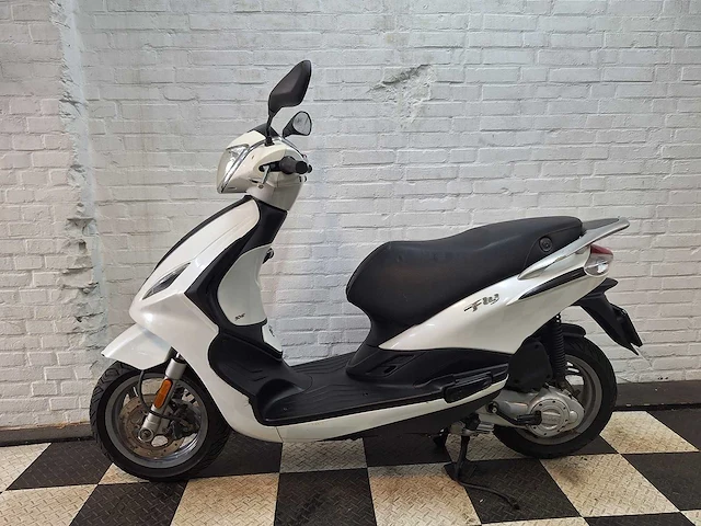 Piaggio new fly 25 km snorscooter 4takt - afbeelding 1 van  7