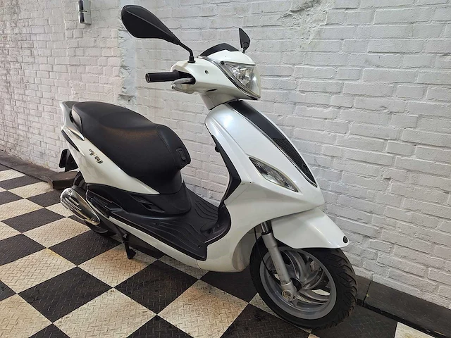 Piaggio new fly 25 km snorscooter 4takt - afbeelding 6 van  7