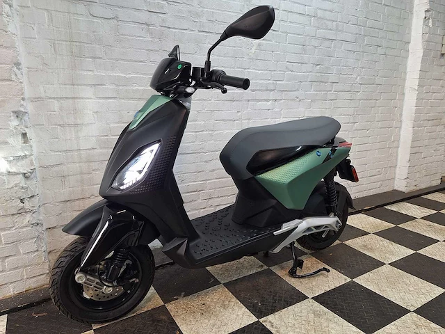 Piaggio one 45 km elektrische bromscooter nieuw - afbeelding 2 van  8