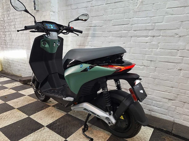 Piaggio one 45 km elektrische bromscooter nieuw - afbeelding 3 van  8