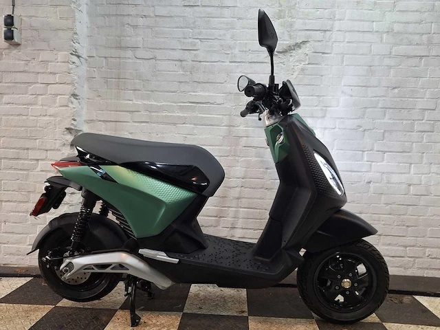 Piaggio one 45 km elektrische bromscooter nieuw - afbeelding 5 van  8