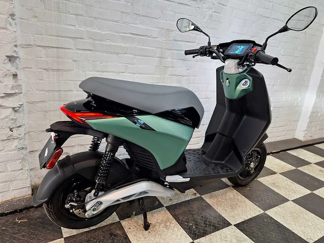 Piaggio one 45 km elektrische bromscooter nieuw - afbeelding 7 van  8