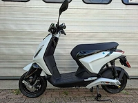 Piaggio one 45 km elektrische bromscooter nieuw - afbeelding 1 van  7