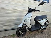 Piaggio one 45 km elektrische bromscooter nieuw - afbeelding 2 van  7