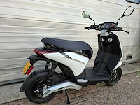 Piaggio one 45 km elektrische bromscooter nieuw - afbeelding 5 van  7